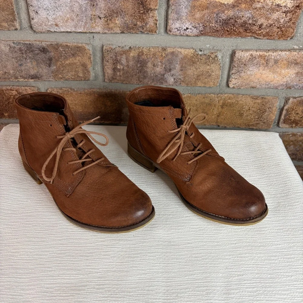 JOSEF SEIBEL Sienna Distressed Leather Ankle Bootie